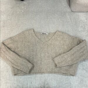 ZARA • Beige Cropped Cable Knit Sweater size medium